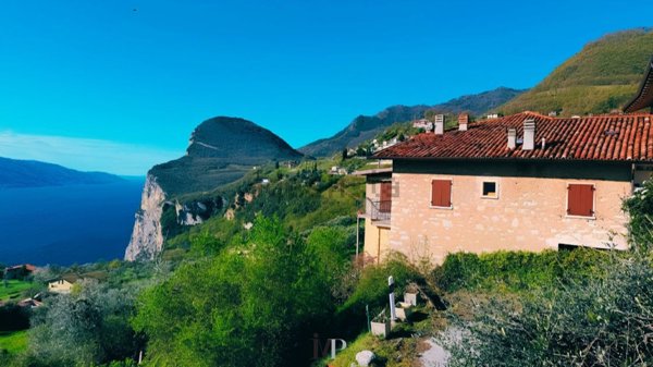 casa indipendente in vendita a Tremosine sul Garda in zona Arias