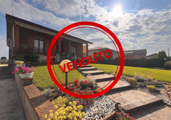casa indipendente in vendita a Trenzano