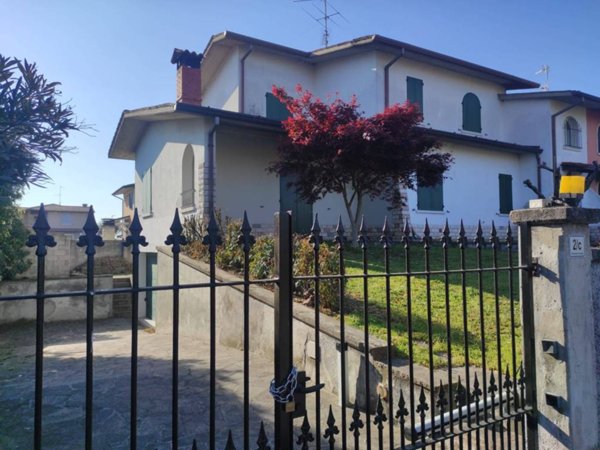 casa indipendente in vendita a Trenzano