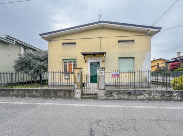 casa indipendente in vendita a Trenzano