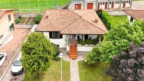 casa indipendente in vendita a Trenzano