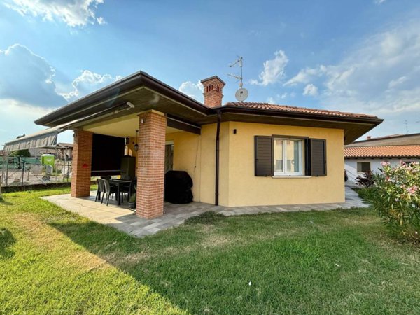 casa indipendente in vendita a Trenzano
