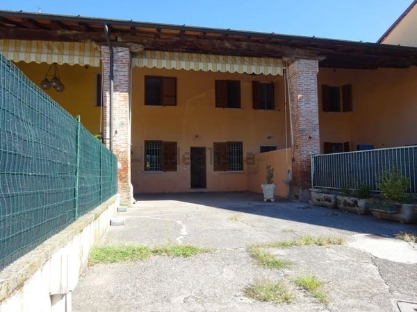 appartamento in vendita a Trenzano in zona Cossirano