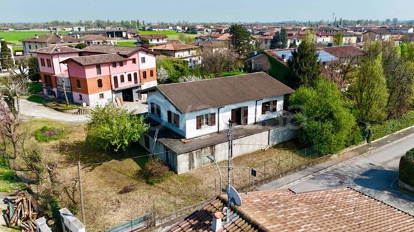 locale commerciale in vendita a Trenzano