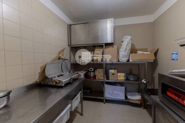 negozio in vendita a Trenzano in zona Cossirano