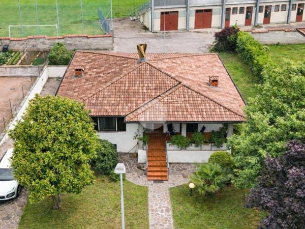 casa indipendente in vendita a Trenzano