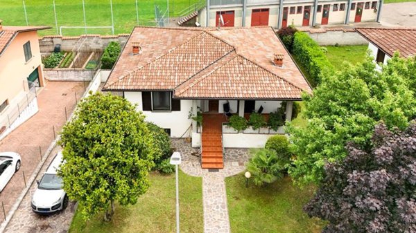 casa indipendente in vendita a Trenzano