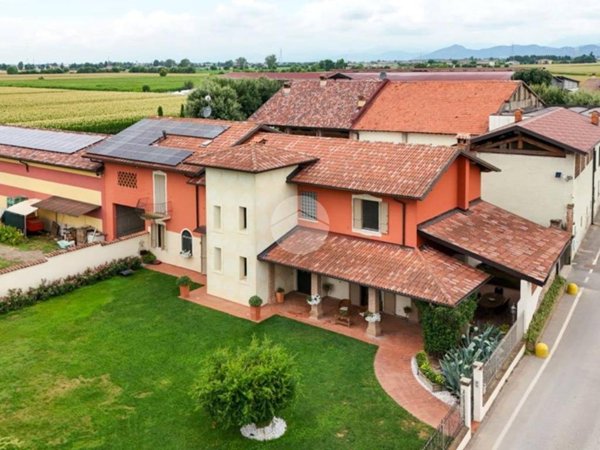 capannone in vendita a Trenzano in zona Pieve