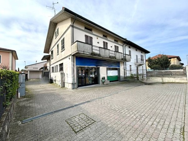 negozio in vendita a Trenzano in zona Cossirano