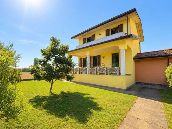 casa indipendente in vendita a Trenzano in zona Cossirano