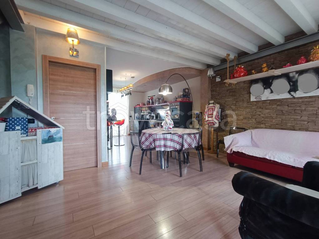 appartamento in vendita ad Urago d'Oglio