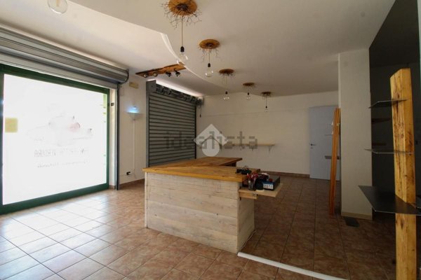 negozio in vendita ad Urago d'Oglio