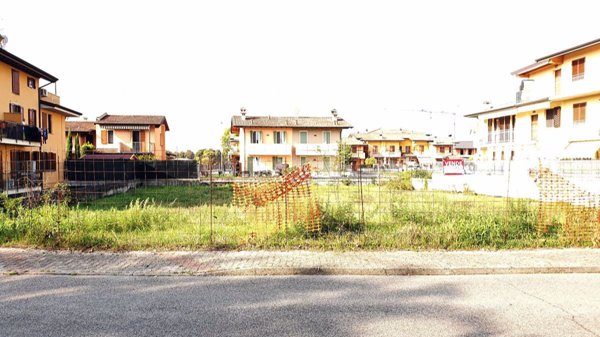 terreno edificabile in vendita ad Urago d'Oglio