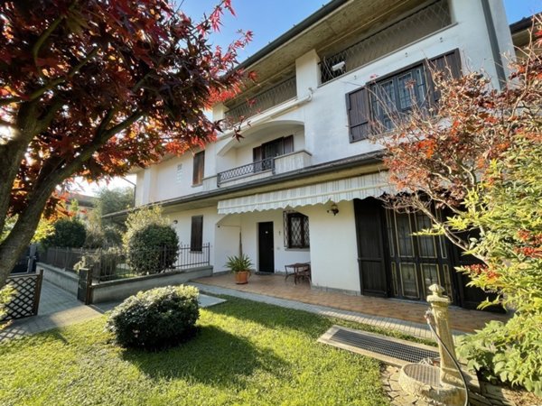 casa indipendente in vendita ad Urago d'Oglio
