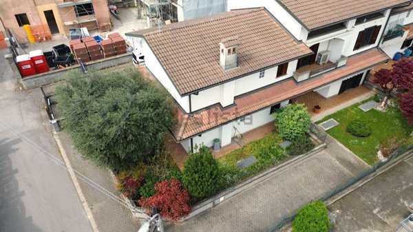 casa indipendente in vendita ad Urago d'Oglio