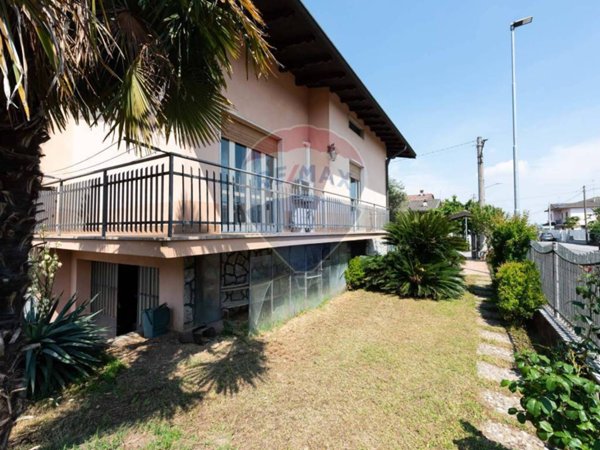 casa indipendente in vendita ad Urago d'Oglio