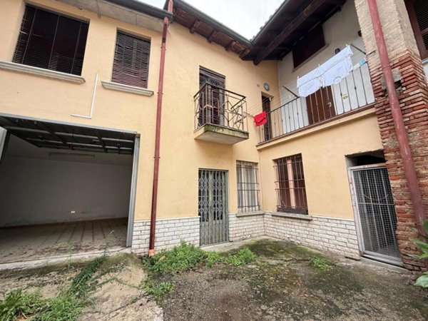 casa indipendente in vendita ad Urago d'Oglio