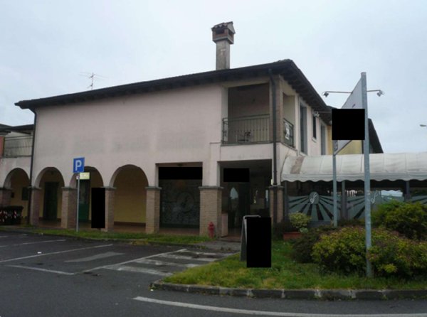 negozio in vendita ad Urago d'Oglio