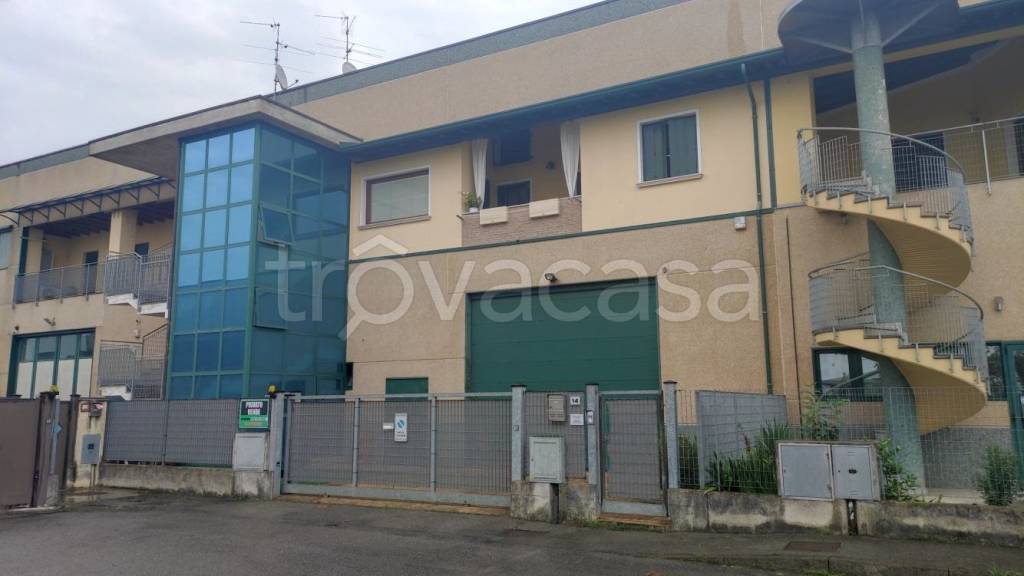 appartamento in vendita ad Urago d'Oglio