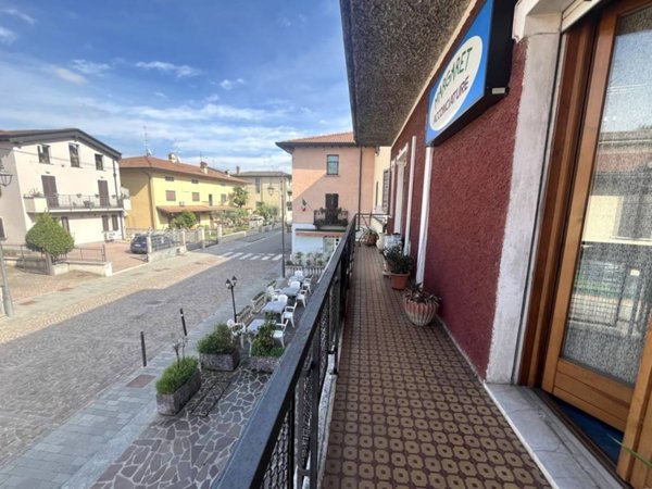 negozio in vendita ad Urago d'Oglio