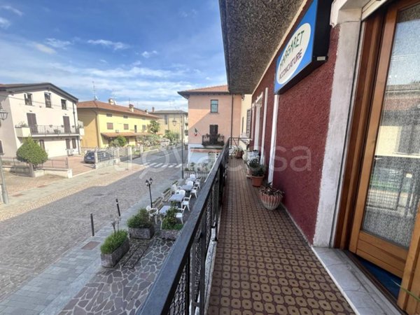 negozio in vendita ad Urago d'Oglio