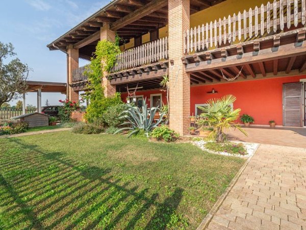 casa indipendente in vendita ad Urago d'Oglio