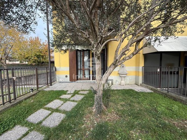 appartamento in vendita ad Urago d'Oglio