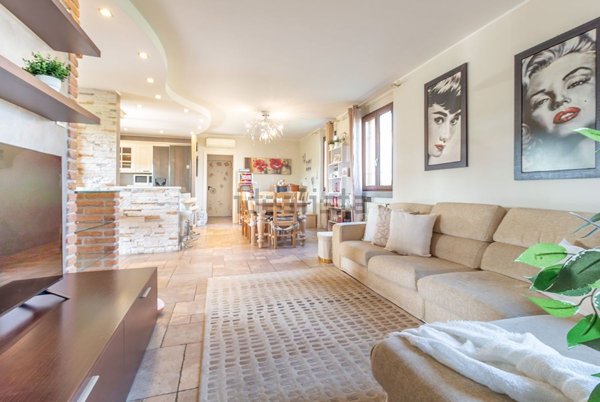 esavano in vendita ad Urago d'Oglio