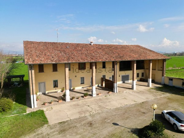 casale in vendita ad Urago d'Oglio