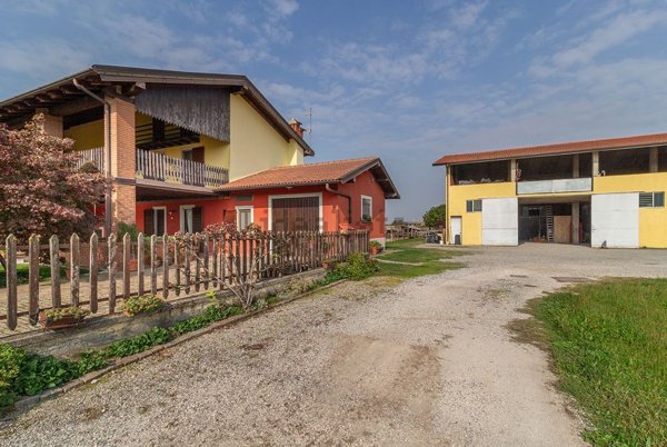 esavano in vendita ad Urago d'Oglio