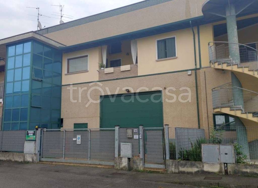 appartamento in vendita ad Urago d'Oglio