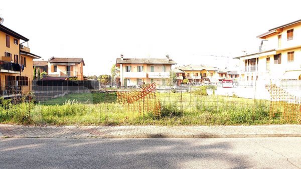 terreno edificabile in vendita ad Urago d'Oglio