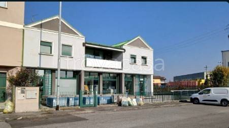 ufficio in vendita ad Urago d'Oglio