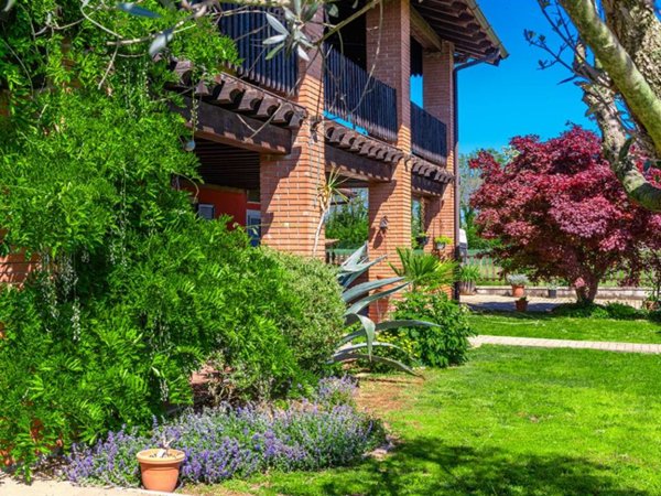 casa indipendente in vendita ad Urago d'Oglio