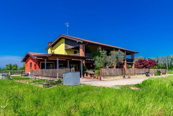 casale in vendita ad Urago d'Oglio