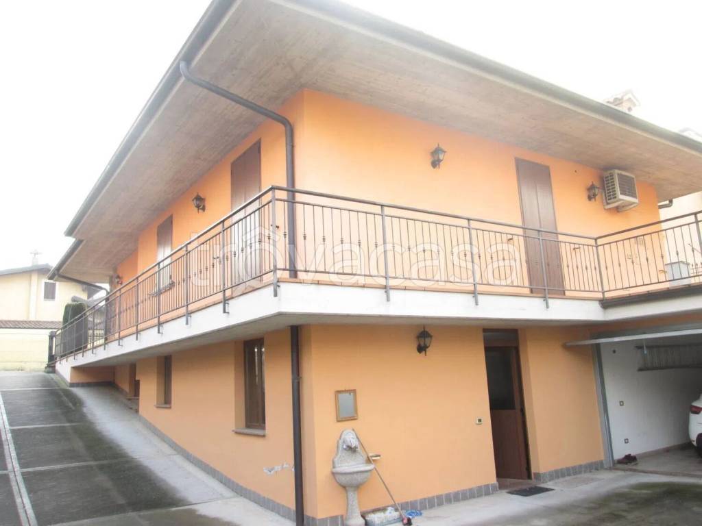 casa indipendente in vendita ad Urago d'Oglio