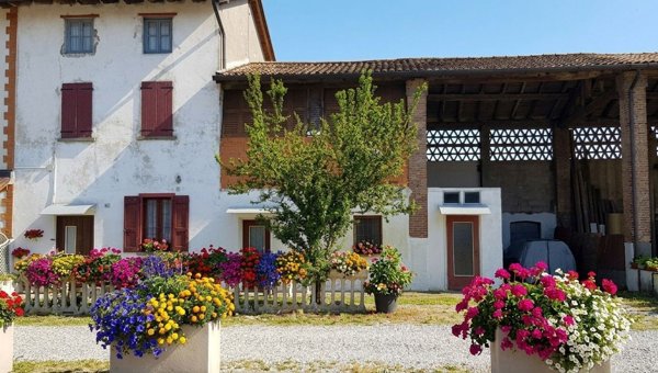 casale in vendita ad Urago d'Oglio