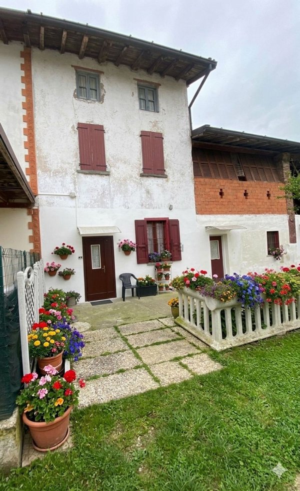 casa indipendente in vendita ad Urago d'Oglio