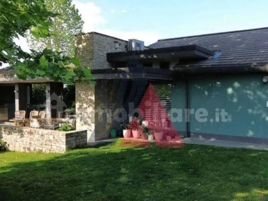 casa indipendente in vendita ad Urago d'Oglio
