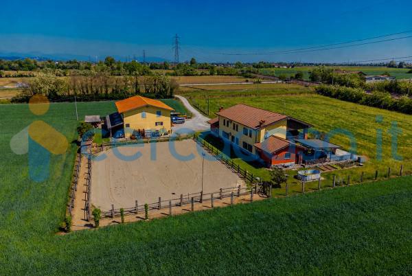 casa indipendente in vendita ad Urago d'Oglio