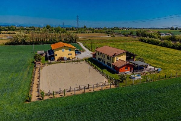 casa indipendente in vendita ad Urago d'Oglio