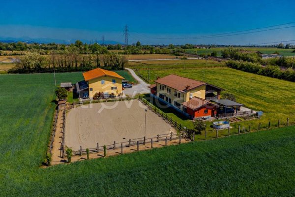 casa indipendente in vendita ad Urago d'Oglio