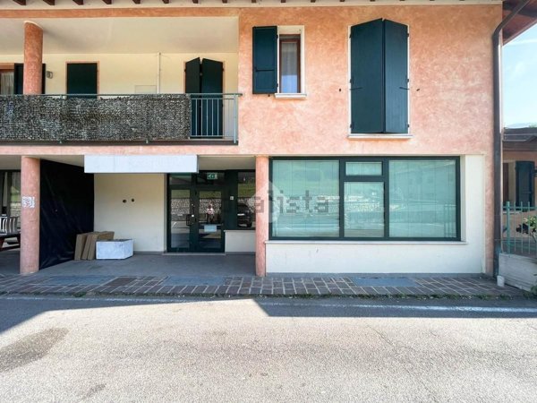 negozio in vendita a Vallio Terme