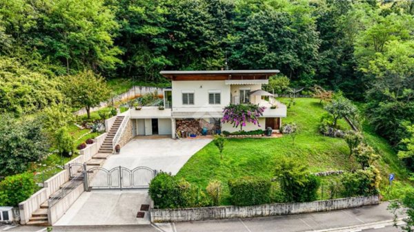 casa indipendente in vendita a Vallio Terme