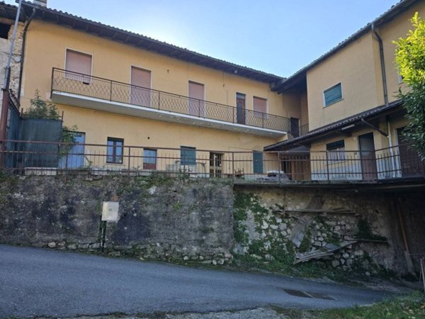 casa indipendente in vendita a Vallio Terme