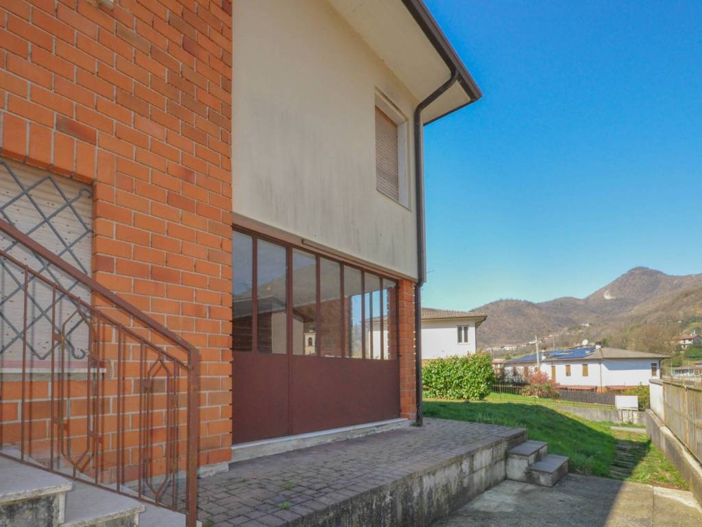 casa indipendente in vendita a Vallio Terme in zona Caschino