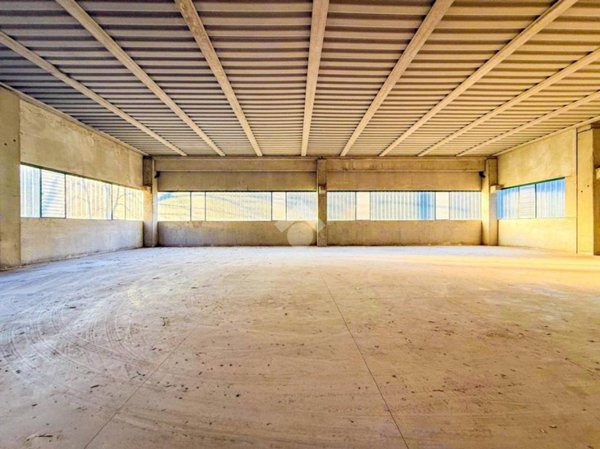 locale commerciale in vendita a Vallio Terme