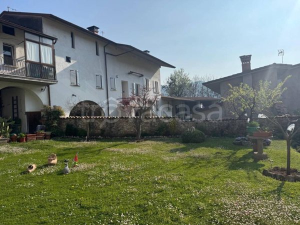 intera palazzina in vendita a Vallio Terme in zona Gazzino