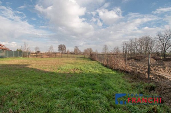 terreno edificabile in vendita a Verolanuova