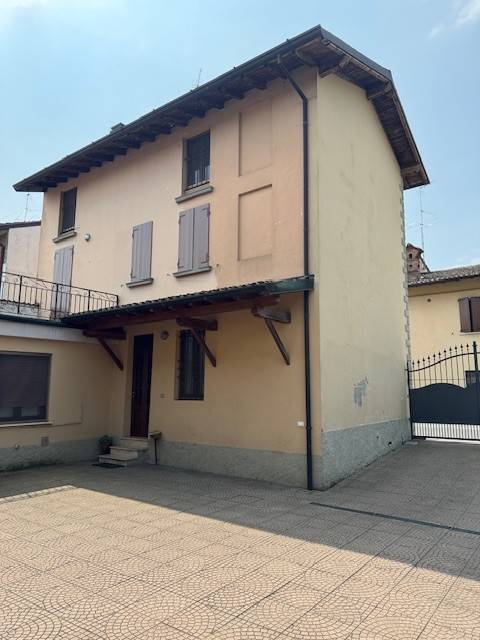 casa indipendente in vendita a Verolanuova in zona Cadignano